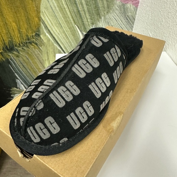 Woman’s UGG slippers - Picture 3 of 3